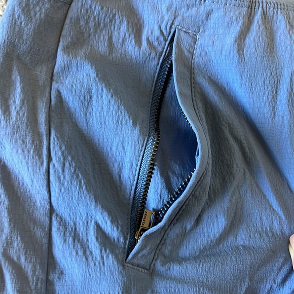 Athleta Shorts size 6 - Picture 2 of 4